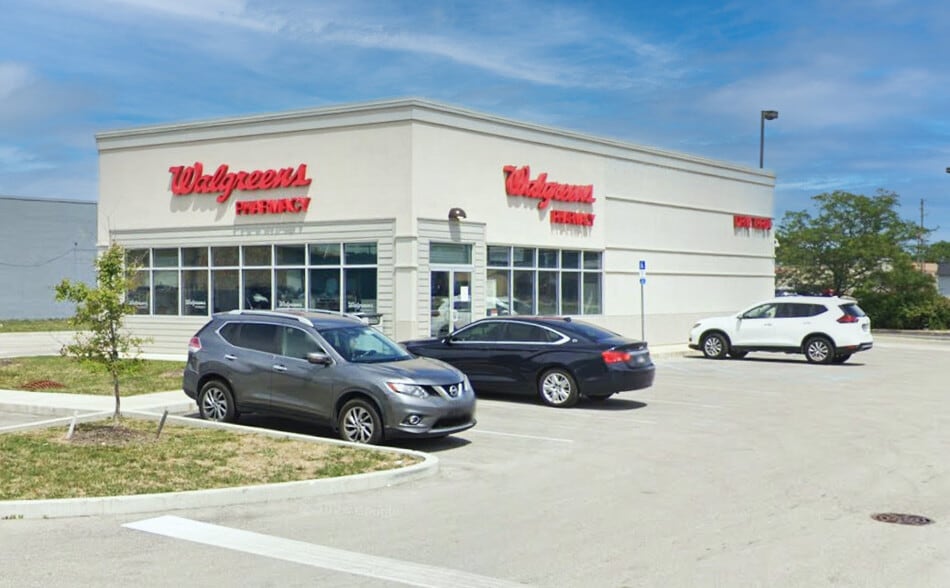 902 E Hanna Ave, Indianapolis, IN for lease - Building Photo - Image 1 of 6
