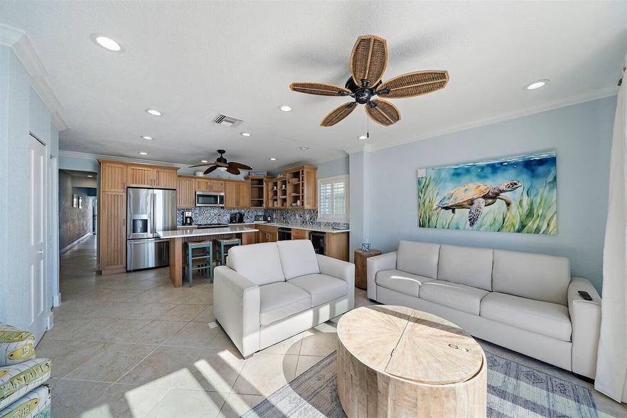110 Beach Road #1, Siesta Key, FL for sale - Interior Photo - Image 3 of 5