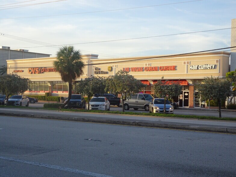 2826 E Oakland Park Blvd, Fort Lauderdale, FL à vendre - Photo du bâtiment - Image 3 de 29