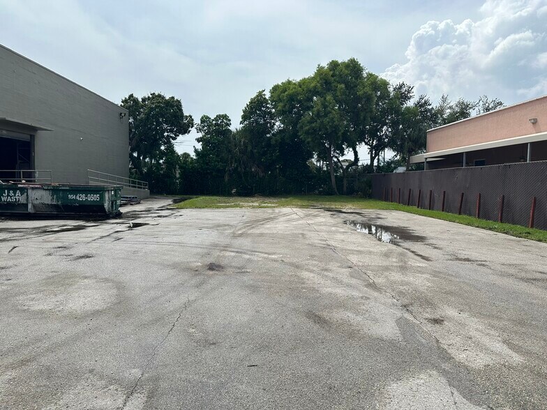 6701 N Powerline Rd, Fort Lauderdale, FL à louer - Photo du bâtiment - Image 3 de 15