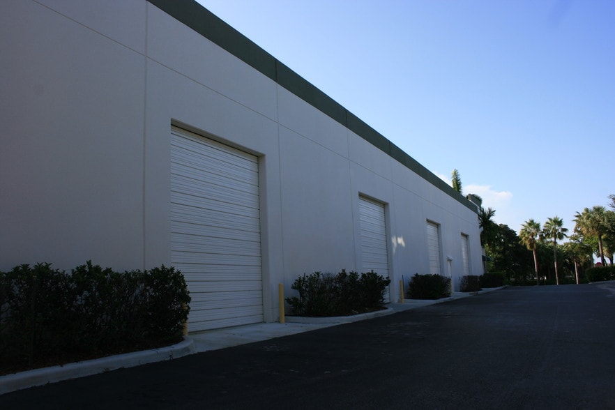 4935 Park Ridge Blvd, Boynton Beach, FL à louer - Photo du bâtiment - Image 2 de 8