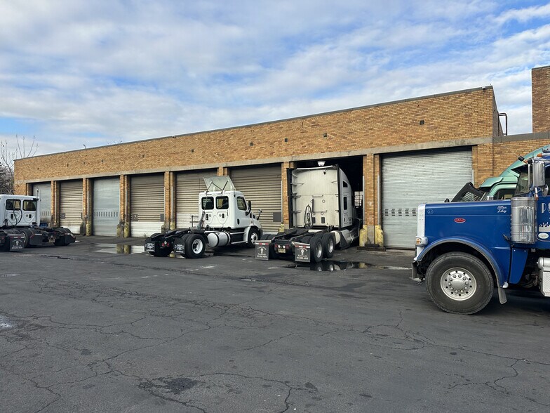 93 Avenue K, Newark, NJ à louer - Photo du bâtiment - Image 2 de 7