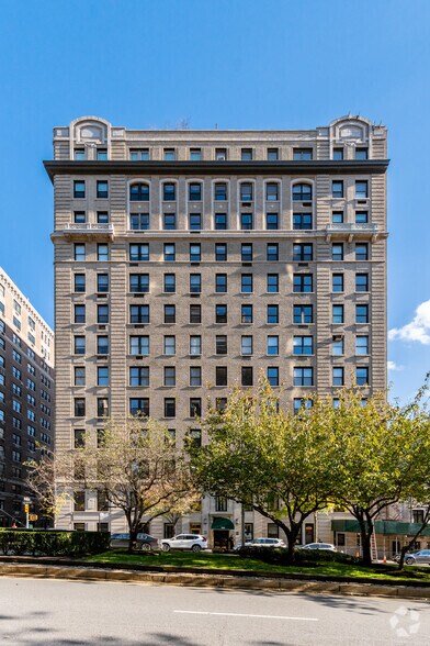 1155 Park Ave, New York, NY à vendre - Photo du bâtiment - Image 2 de 4