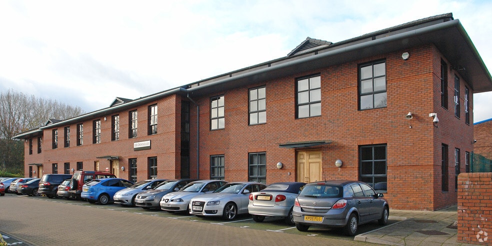 Manor Ln, Crewe for lease - Primary Photo - Image 1 of 12