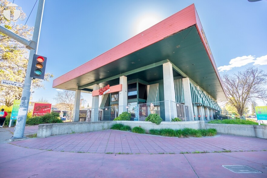 1249 Howe Ave, Sacramento, CA à louer - Photo du bâtiment - Image 2 de 31