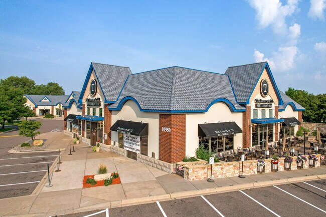 Plus de détails pour 10930-10950 Club West Pky, Blaine, MN - Commerce de détail à louer