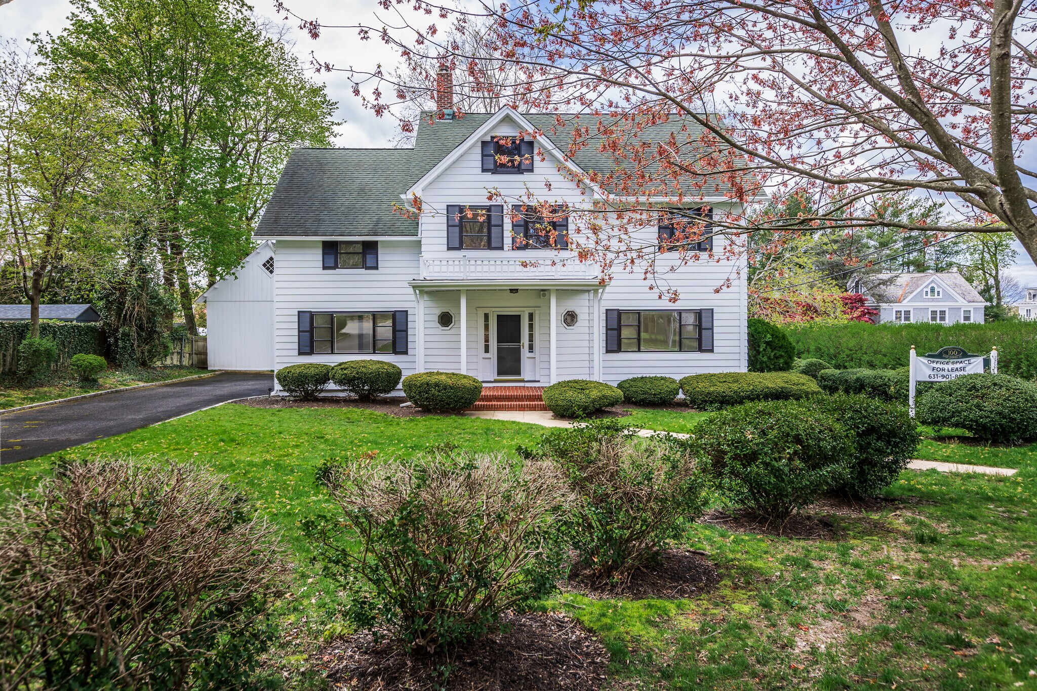 100 E Carver St, Huntington, NY for lease Building Photo- Image 1 of 18