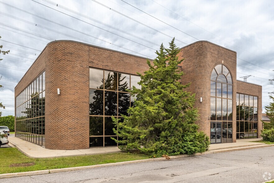 30 Concourse Gate, Nepean, ON à vendre - Photo principale - Image 1 de 3