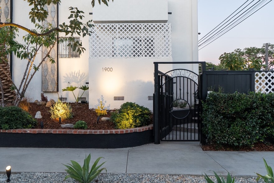 1900 Dracena Dr, Los Angeles, CA for sale - Building Photo - Image 2 of 10