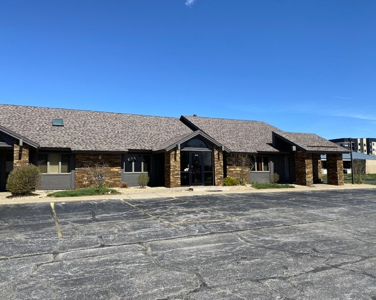 1200 E Woodhurst Dr, Springfield, MO for lease - Building Photo - Image 1 of 12