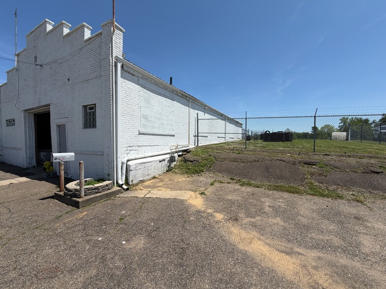 1306 Harrisburg Rd NE, Canton, OH for sale - Building Photo - Image 2 of 12