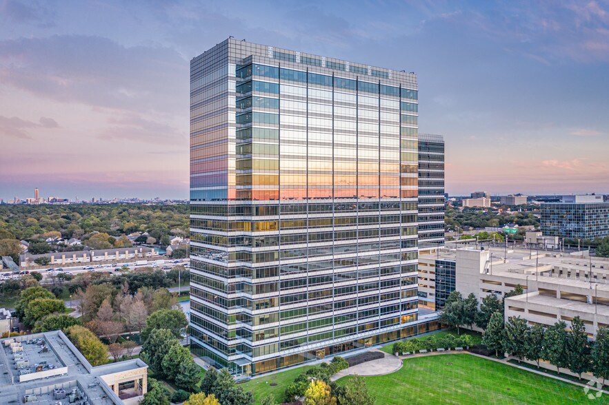 2000 W Sam Houston Pky S, Houston, TX for lease - Building Photo - Image 1 of 10