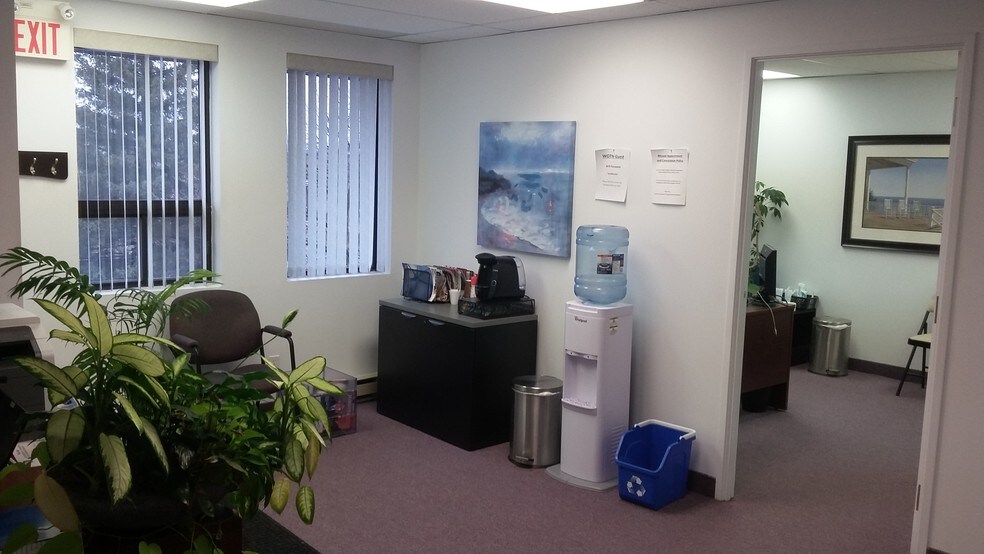 21 Concourse Gate, Ottawa, ON à louer - Photo intérieure - Image 2 de 5