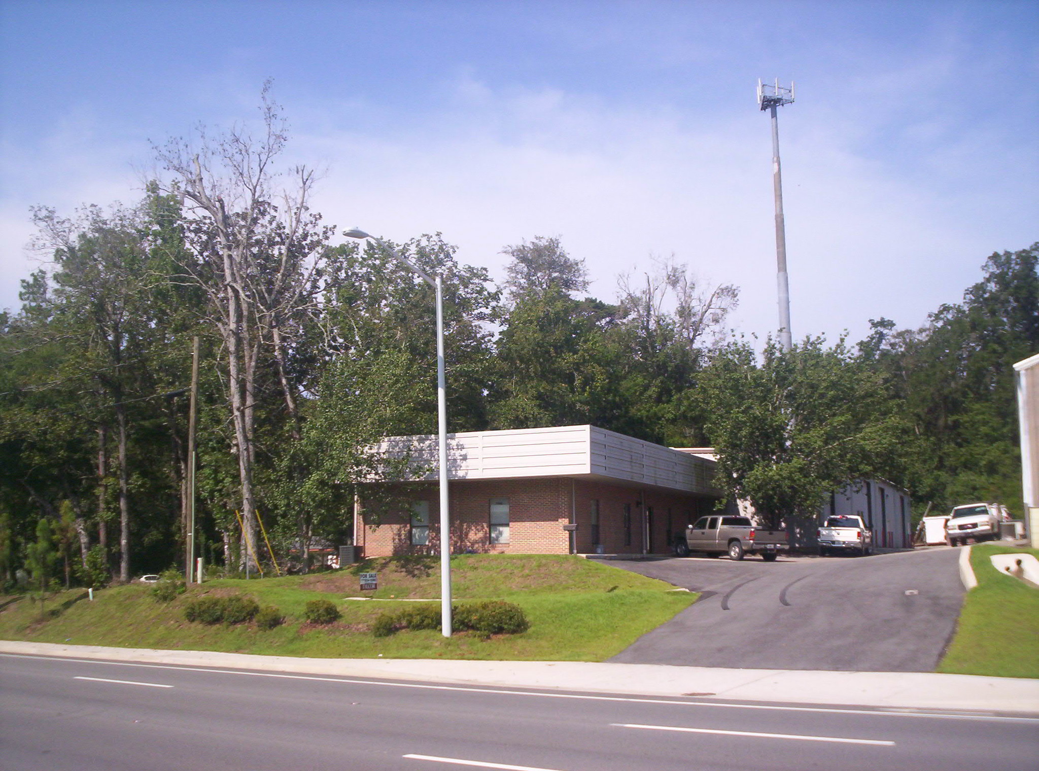 1668 Capital Cir, Tallahassee, FL à vendre Photo du bâtiment- Image 1 de 1