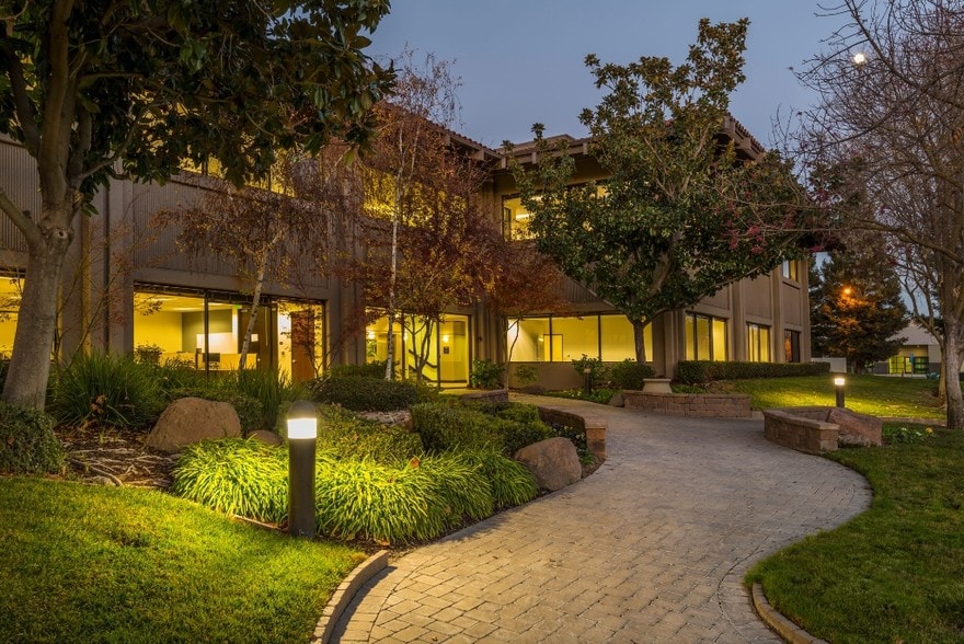 3947 Lennane Dr, Sacramento, CA for lease - Primary Photo - Image 1 of 7