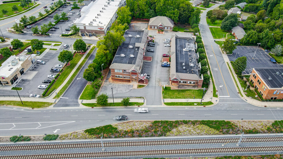 7925 N Tryon St, Charlotte, NC à louer - Photo du bâtiment - Image 1 de 7