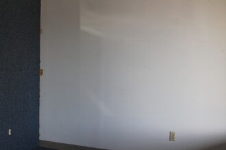 1135 Volunteer Pky, Bristol, TN for lease Interior Photo- Image 2 of 6