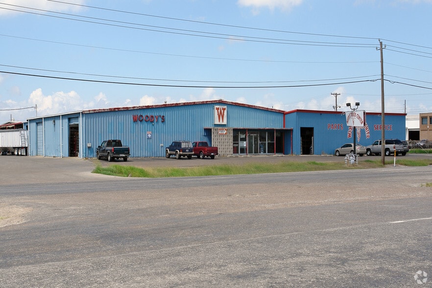 6550 Leopard St, Corpus Christi, TX for sale - Primary Photo - Image 1 of 18