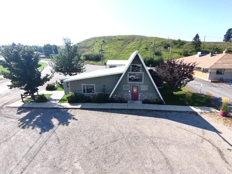 631 NE Main St, Lewistown, MT à vendre - Photo principale - Image 1 de 10