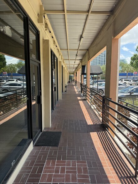 3215-3217 S Macdill, Tampa, FL à louer - Photo du bâtiment - Image 3 de 10