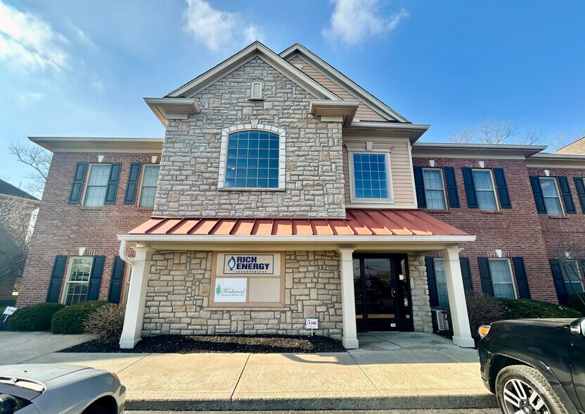 5082-5086 Wooster Rd, Cincinnati, OH for lease - Building Photo - Image 2 of 10