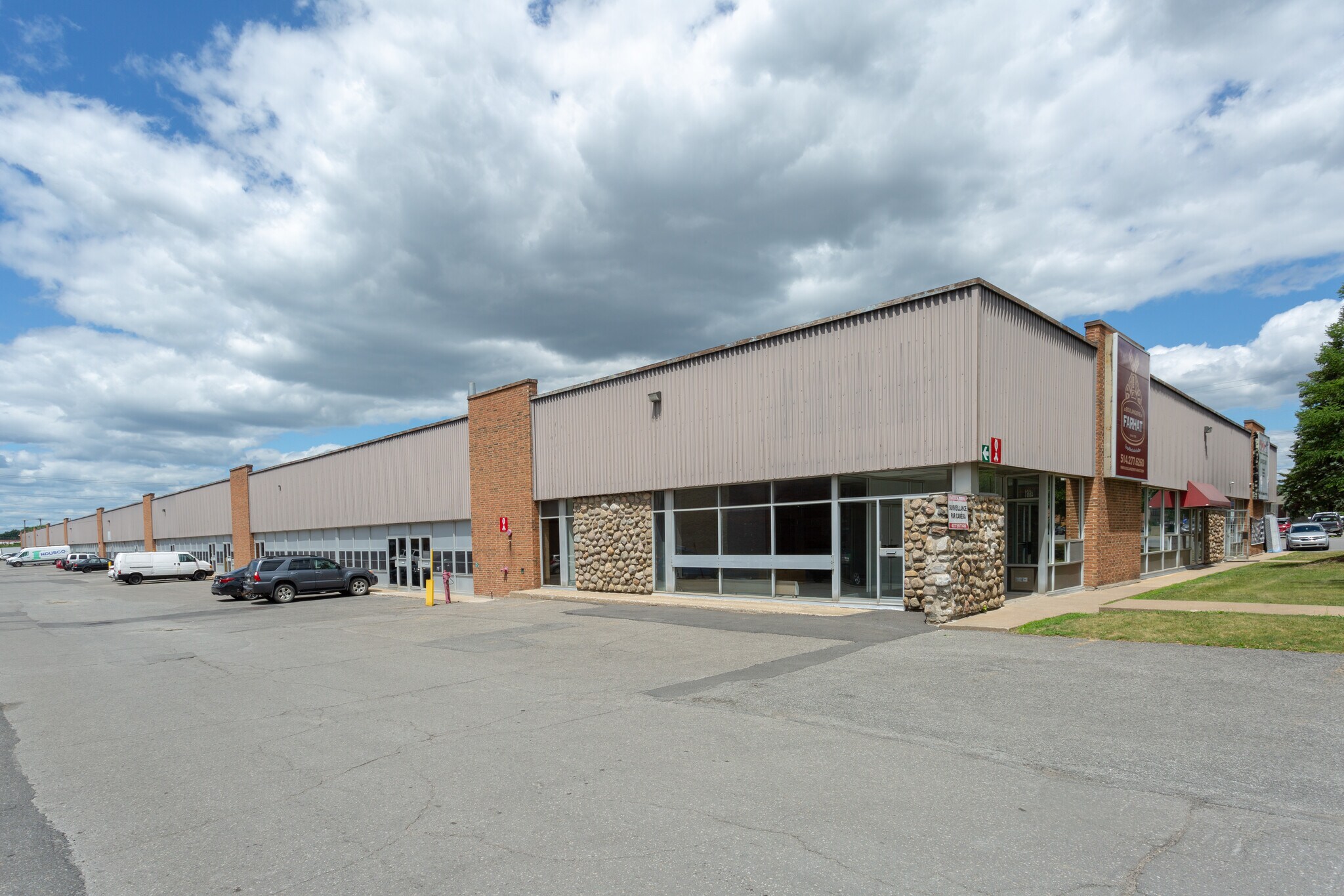 4629-4665 Boul des Grandes-Prairies, Montréal, QC for lease Primary Photo- Image 1 of 4
