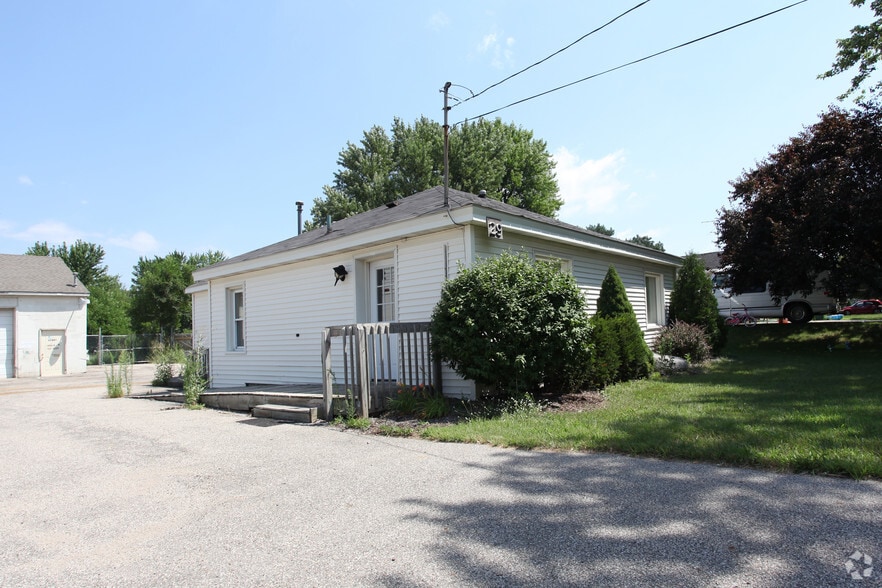 4922 Division Avenue South portfolio of 3 properties for sale on LoopNet.ca - Building Photo - Image 3 of 3