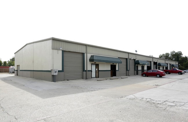 Plus de détails pour 2131-2163 Corzine Dr, Arlington, TX - Local d'activités à louer