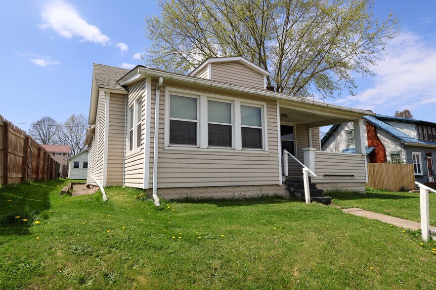 313 Main St, Ford City, PA à vendre - Photo principale - Image 1 de 1