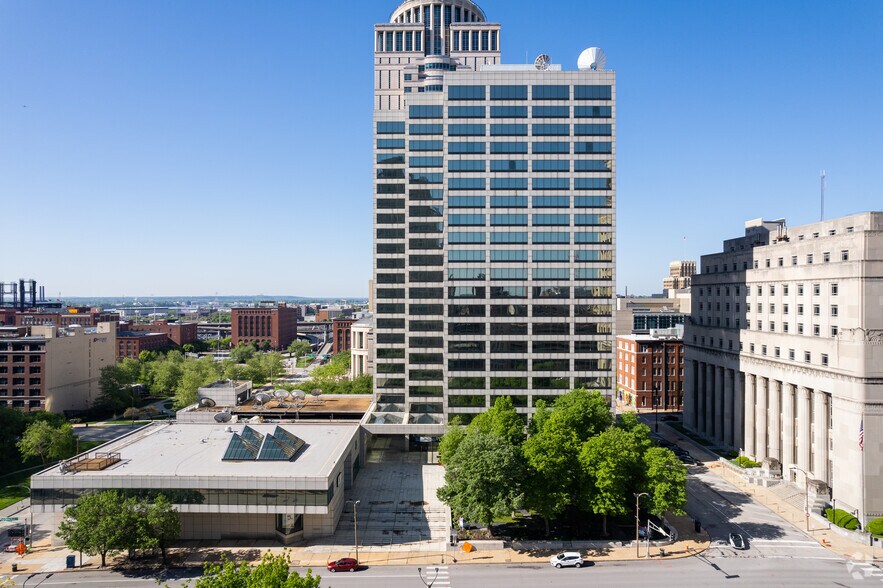 1010 Market St, Saint Louis, MO à louer - Photo du bâtiment - Image 2 de 6