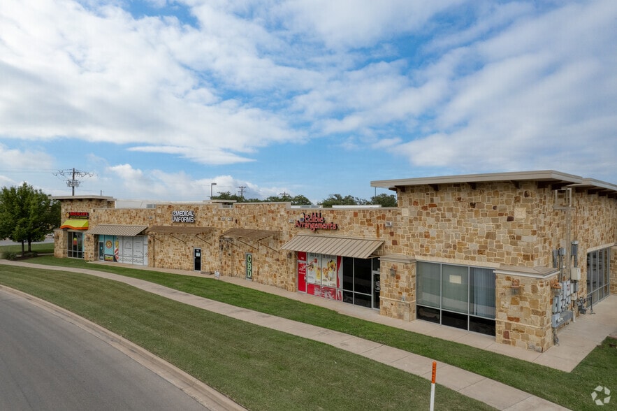 700 E Whitestone Blvd, Cedar Park, TX à louer - Photo du bâtiment - Image 3 de 5