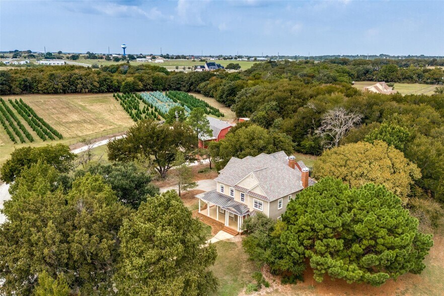 1833 Dr Sanders Rd, Aubrey, TX for sale - Building Photo - Image 2 of 8