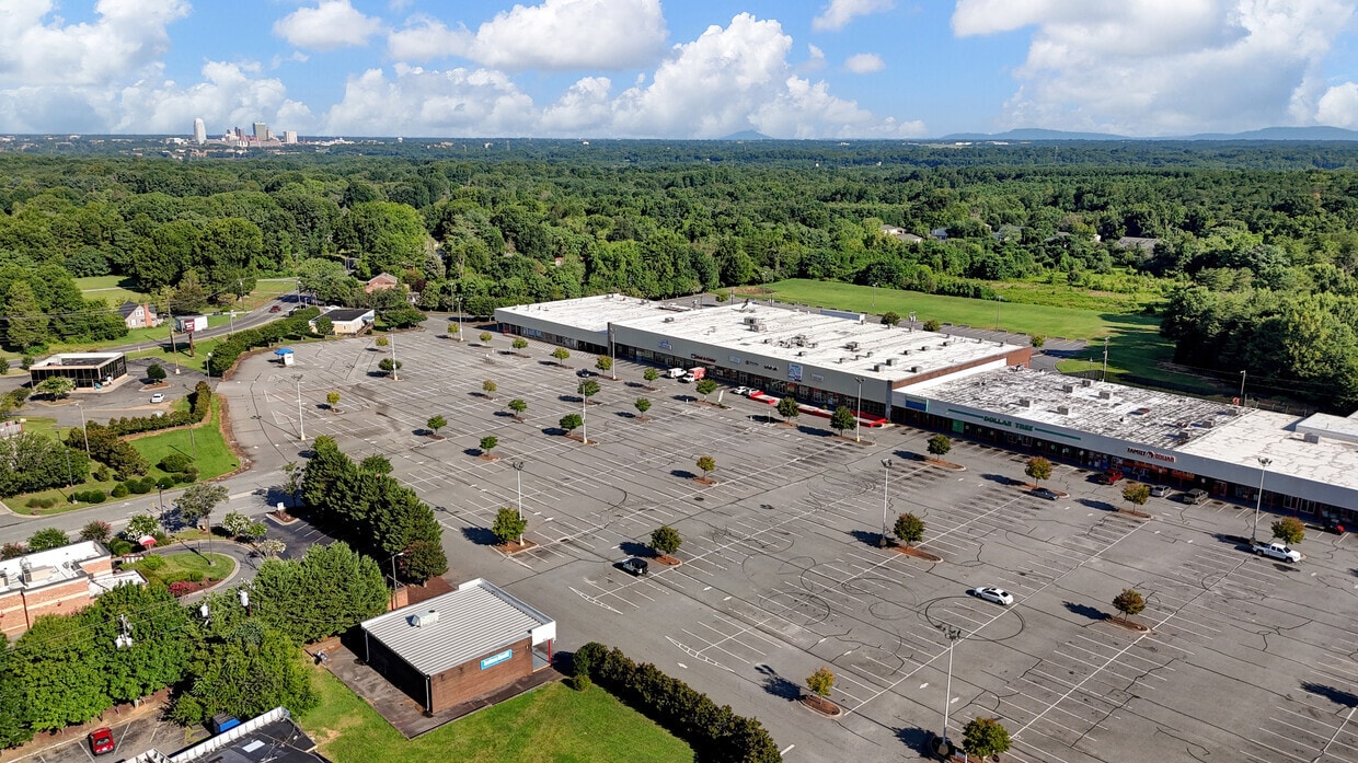 3035-3086 Waughtown St, Winston-Salem, NC for lease Building Photo- Image 1 of 3