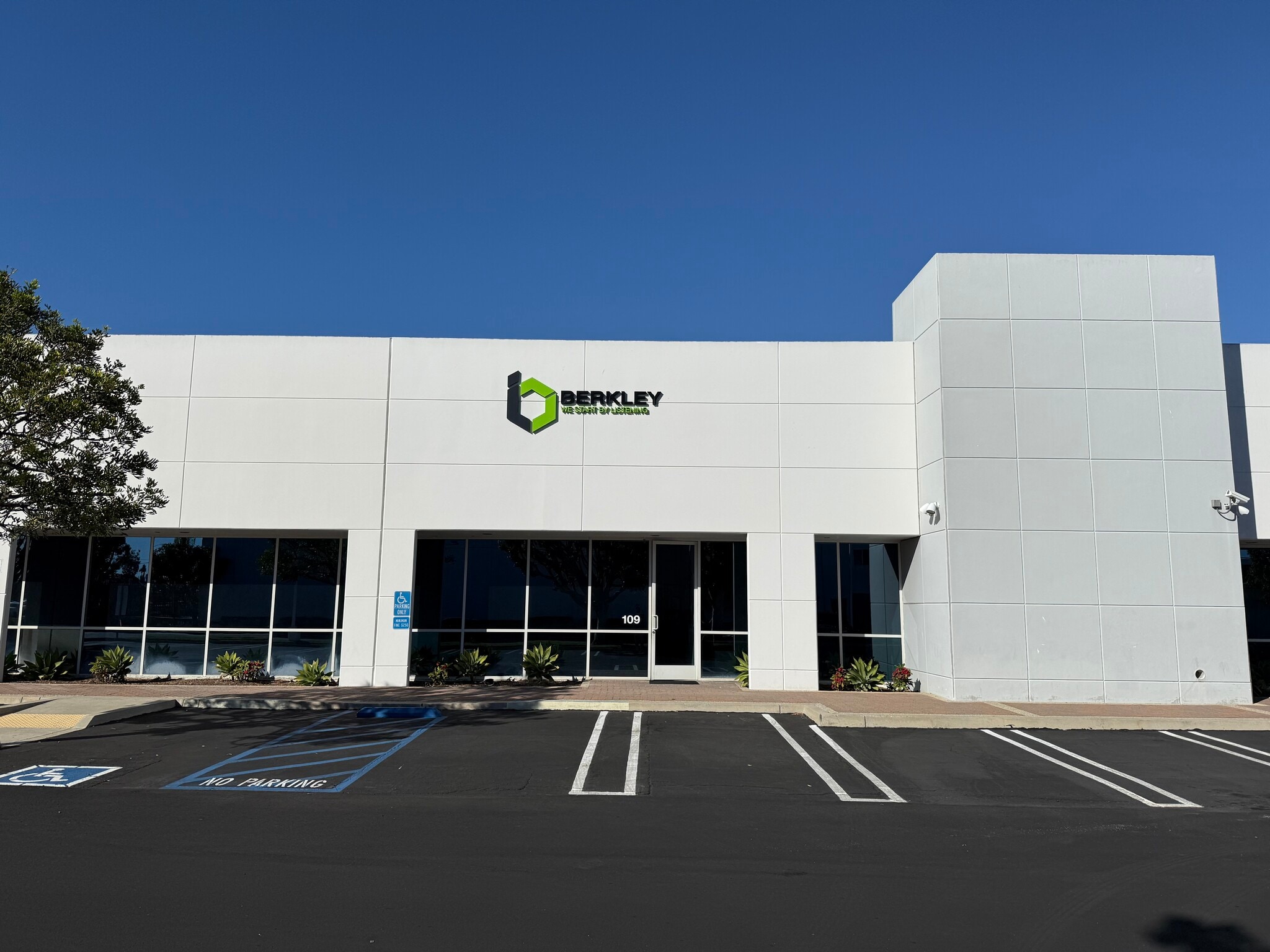 4007 Paramount Blvd, Lakewood, CA for lease Interior Photo- Image 1 of 4