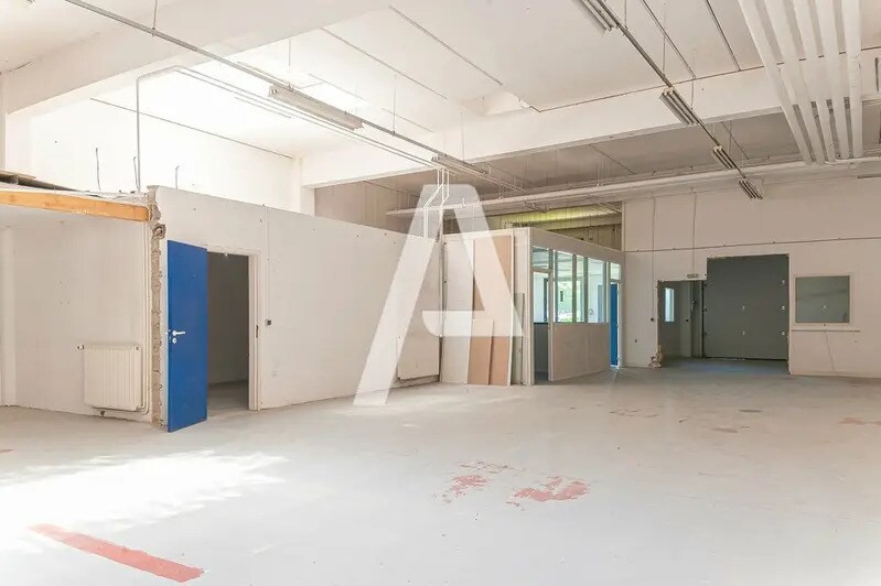 Flex in for lease - Interior Photo - Image 1 of 7