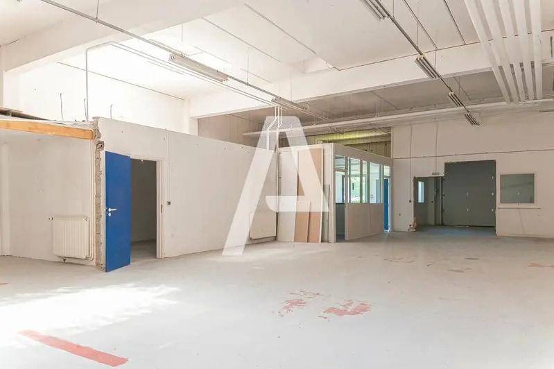 Flex in for lease Interior Photo- Image 1 of 8