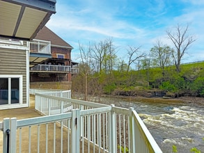 2291 Riverfront Pky, Cuyahoga Falls, OH for lease Building Photo- Image 2 of 6