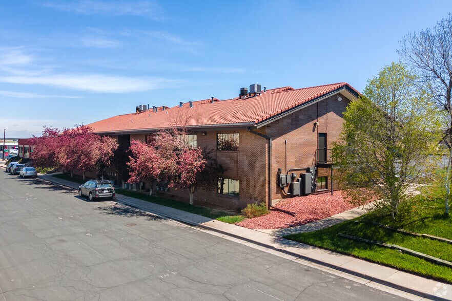 3615 S Huron St, Englewood, CO à louer - Photo du bâtiment - Image 3 de 6