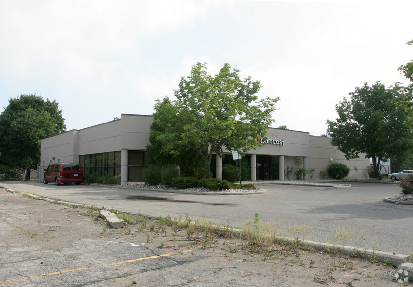 1070 Trowbridge Rd, East Lansing, MI for lease - Building Photo - Image 2 of 5