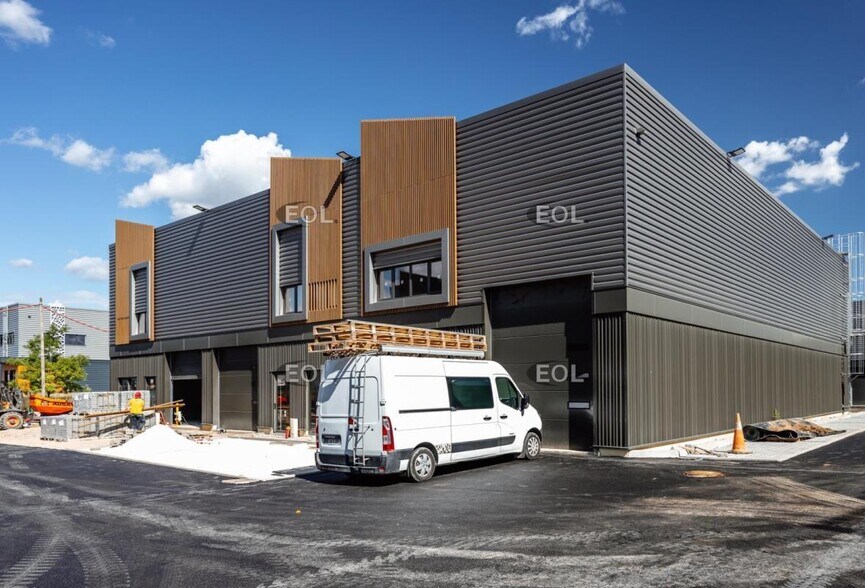Flex dans Courtry à louer - Photo du bâtiment - Image 2 de 8