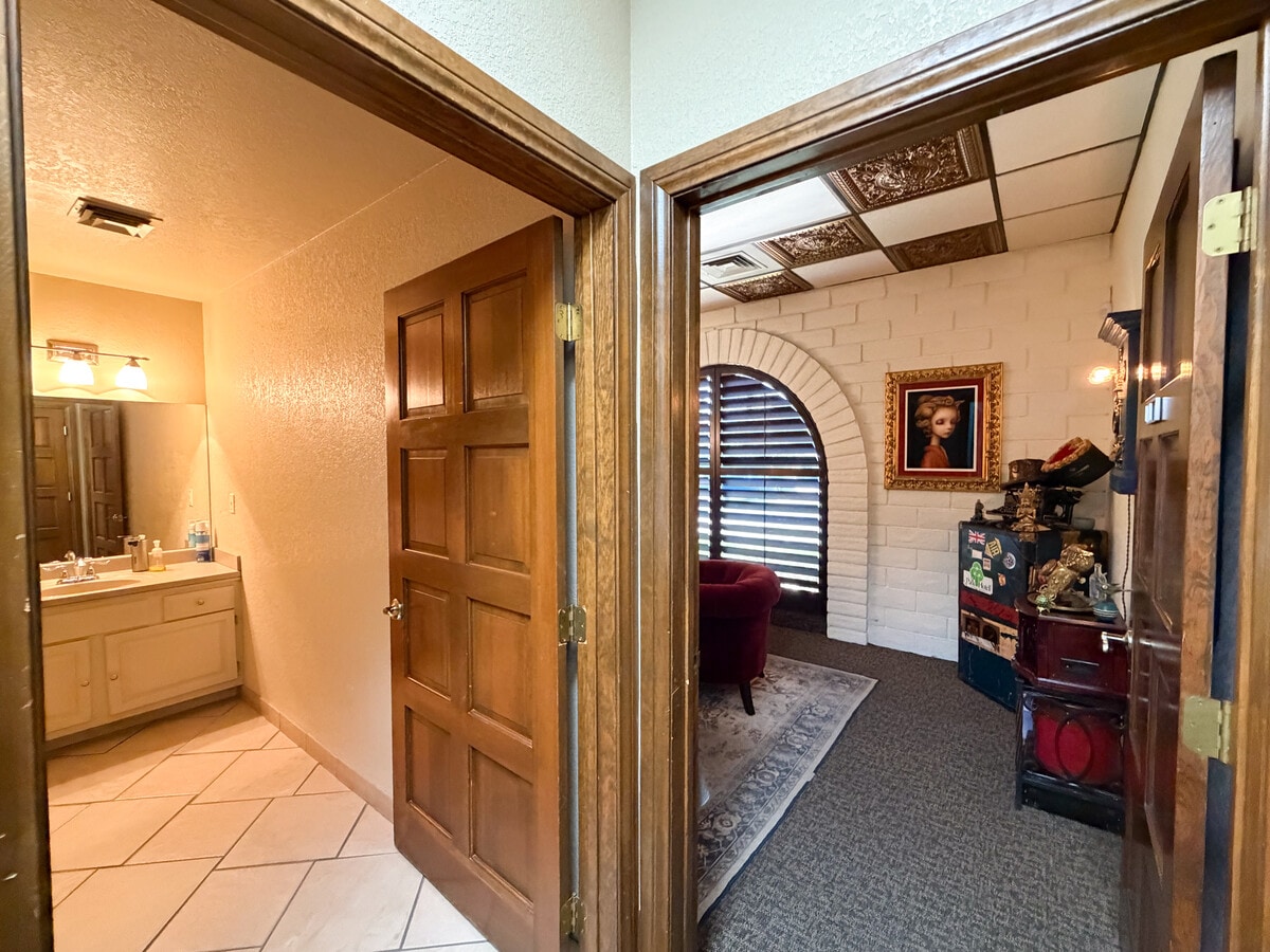 601 S Rancho Dr, Las Vegas, NV 89106 - Unit C-18/C-19 - - Interior Photo - Image 1 of 12