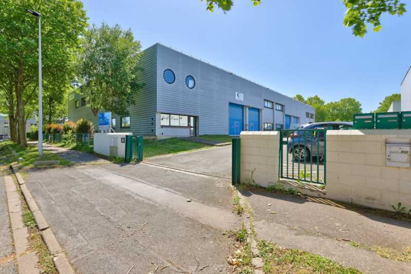 Flex in Collégien for lease - Building Photo - Image 1 of 4