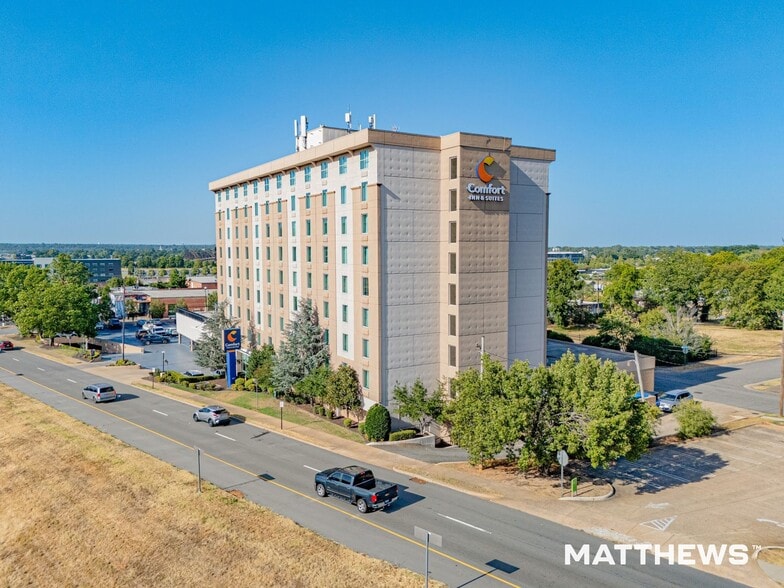 707 Interstate 30, Little Rock, AR à vendre - Photo du bâtiment - Image 2 de 4