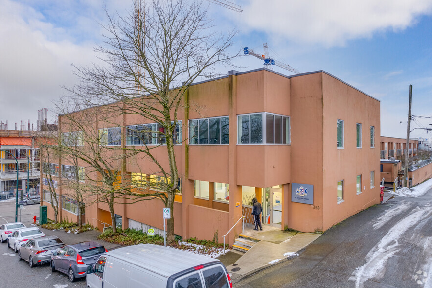 3683 Hastings St E, Vancouver, BC for lease - Building Photo - Image 2 of 7