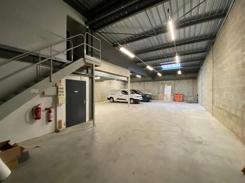 Flex in Brignais for sale - Interior Photo - Image 2 of 6