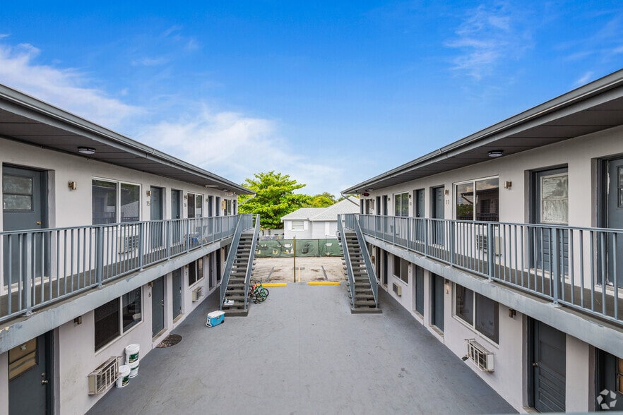734 NW 80th St, Miami, FL à vendre - Photo du bâtiment - Image 3 de 20