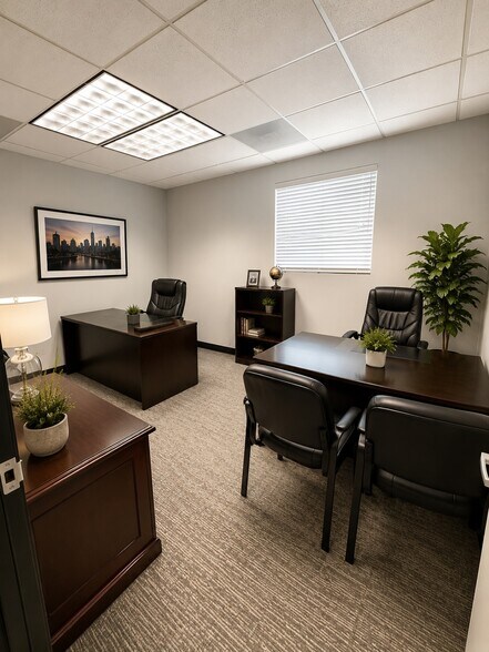 10631 Paramount Blvd, Downey, CA à louer - Photo du bâtiment - Image 3 de 14