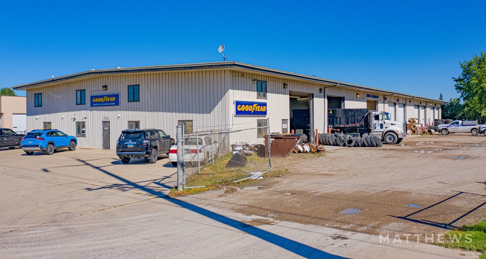 2727 N 1st Ave, Fargo, ND for sale - Building Photo - Image 2 of 15