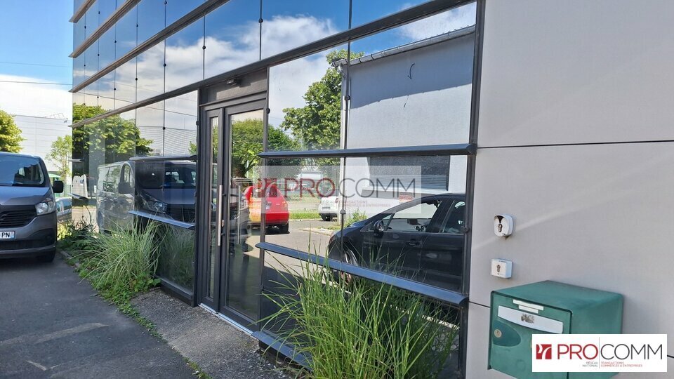Office in Chartres for lease - Building Photo - Image 2 of 5