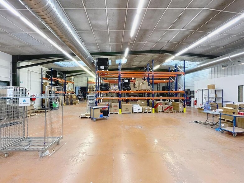 15 Rue Jean-Elysée Dupuy, Champagne-au-Mont-d'Or for lease - Building Photo - Image 2 of 22
